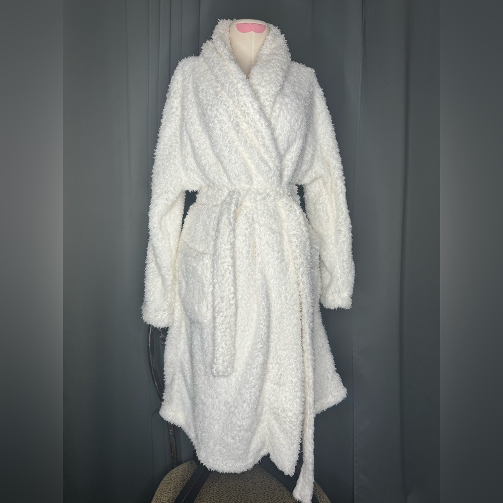 Ulta White Super Soft robe Brand new Size:L/XL